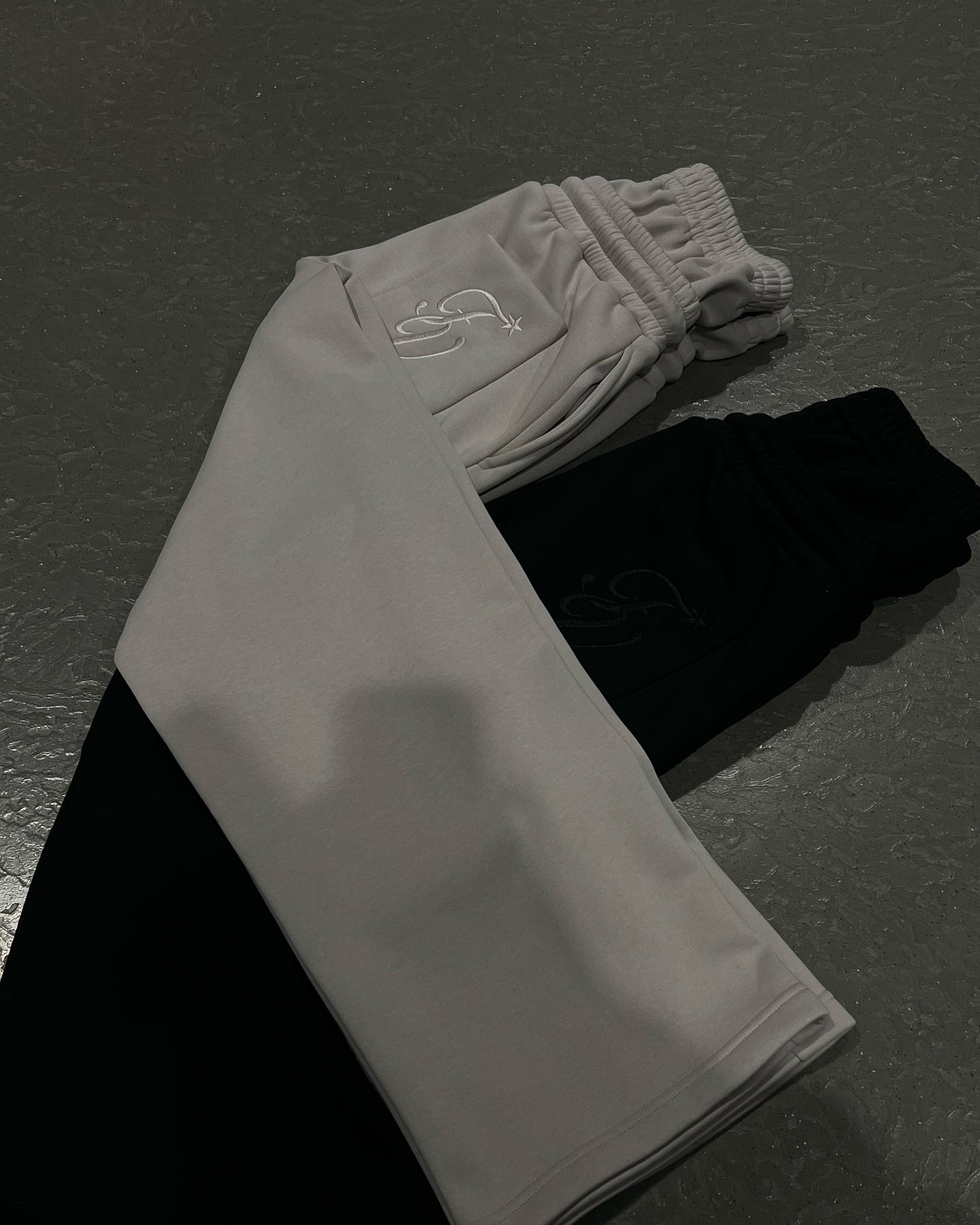 Relaxed Fit Joggers with Pockets - Baggy Silhouette Everyday Comfort