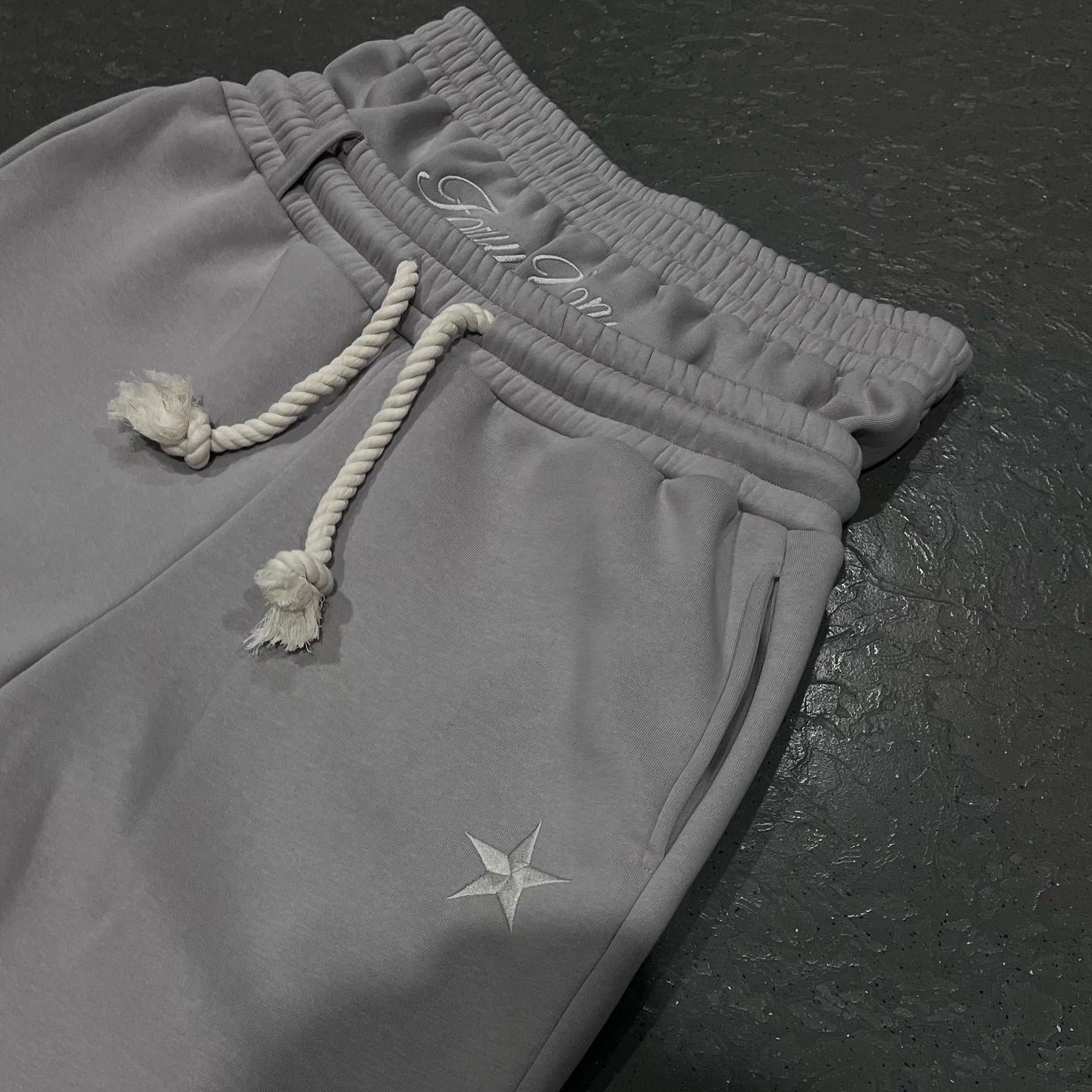 Relaxed Fit Joggers with Pockets - Baggy Silhouette Everyday Comfort