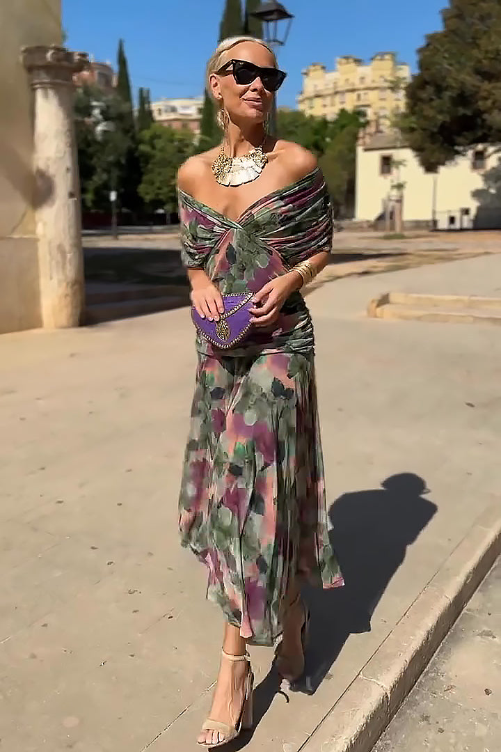 V-Neck Maxi Dress - Sleeveless Occasion Maxi Dress with Flowy Silhouette for Evening Wear and Modern Event Styling