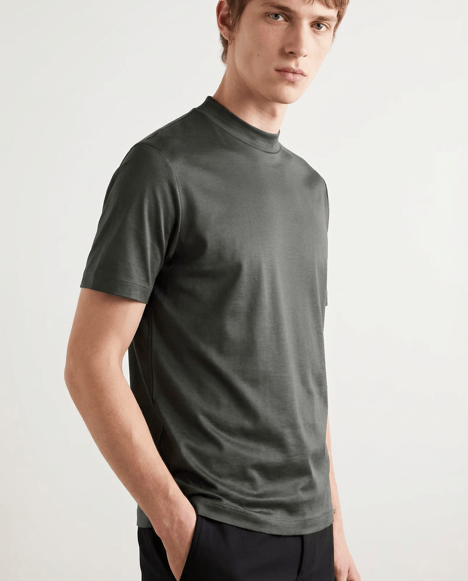 Shiny Crew-Neck T-Shirt – Sleek Casual Style