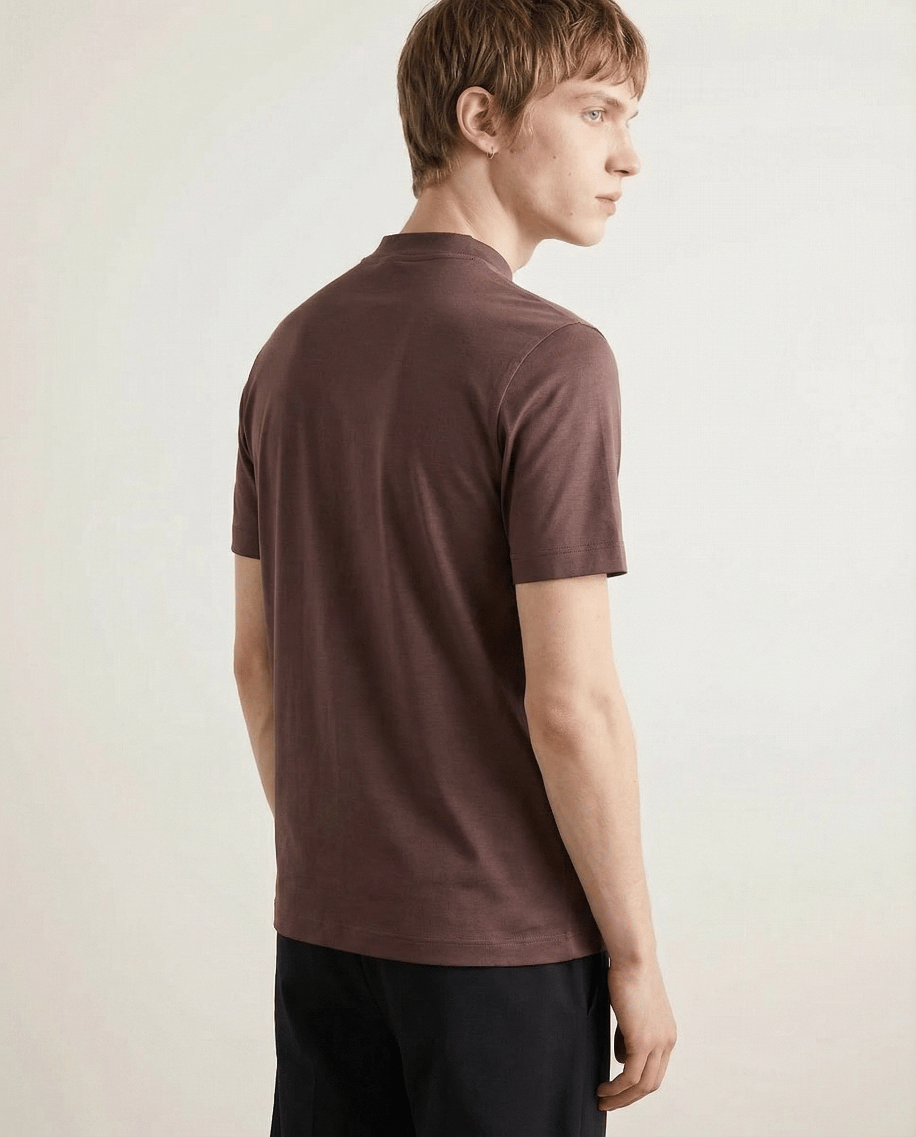 Shiny Crew-Neck T-Shirt – Sleek Casual Style