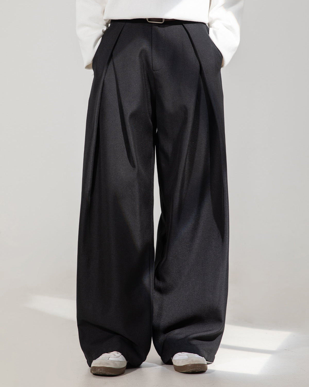 Wide-Leg Pleated Trousers – Elegant Flowing Fit