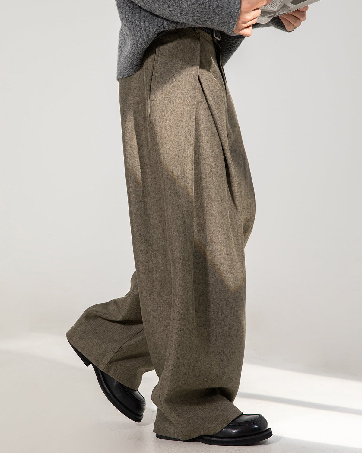 Wide-Leg Pleated Trousers – Elegant Flowing Fit