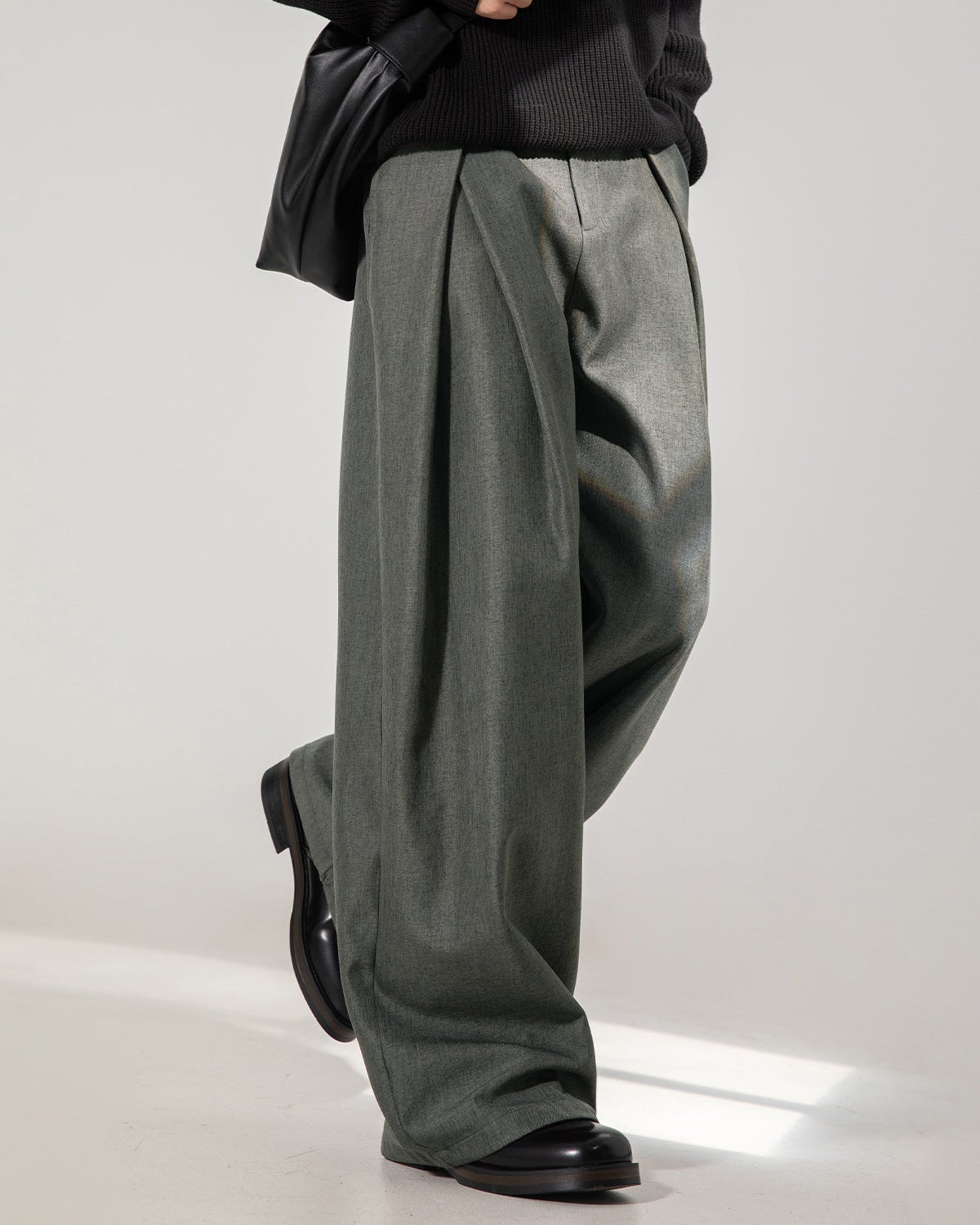 Wide-Leg Pleated Trousers – Elegant Flowing Fit