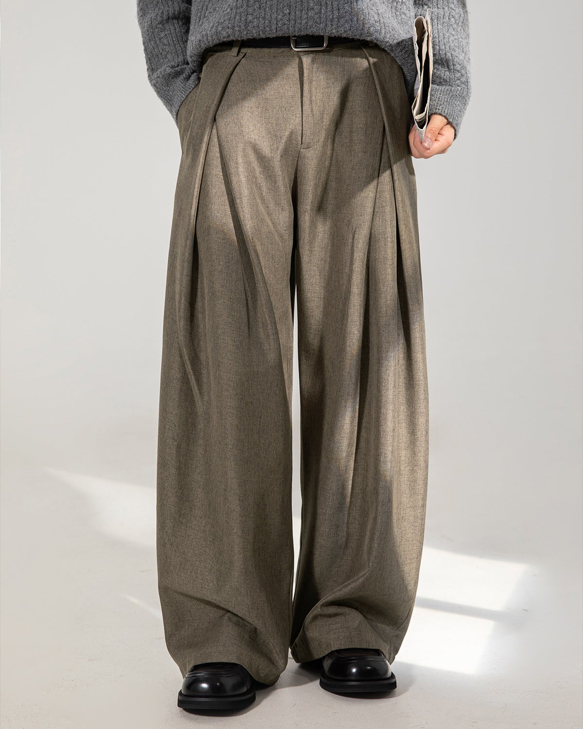 Wide-Leg Pleated Trousers – Elegant Flowing Fit