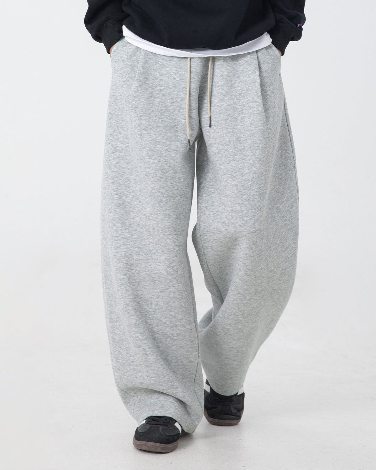 3D Pleated Sweatpants – Relaxed Comfort Fit