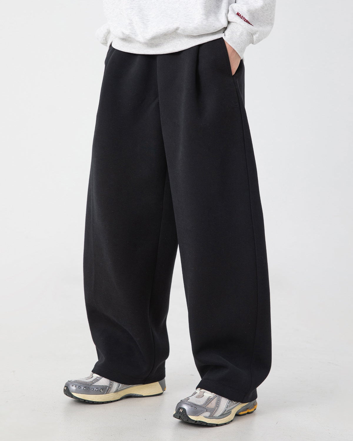 3D Pleated Sweatpants – Relaxed Comfort Fit