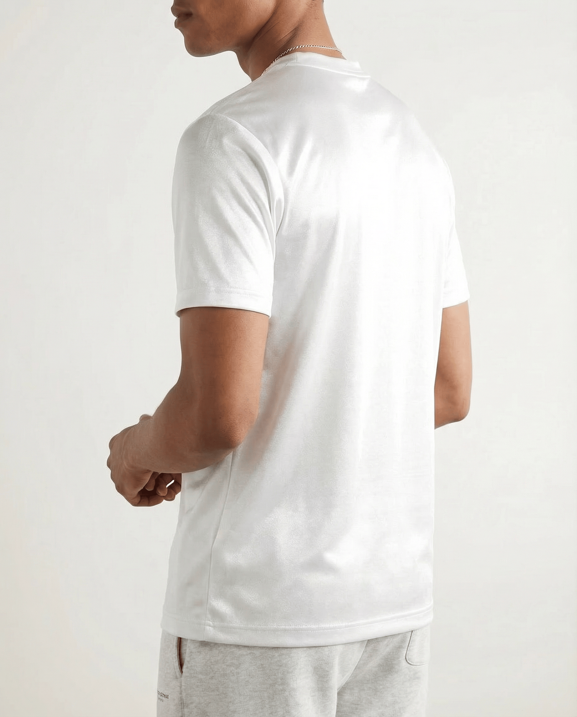 Shiny Crew-Neck T-Shirt – Sleek Casual Style